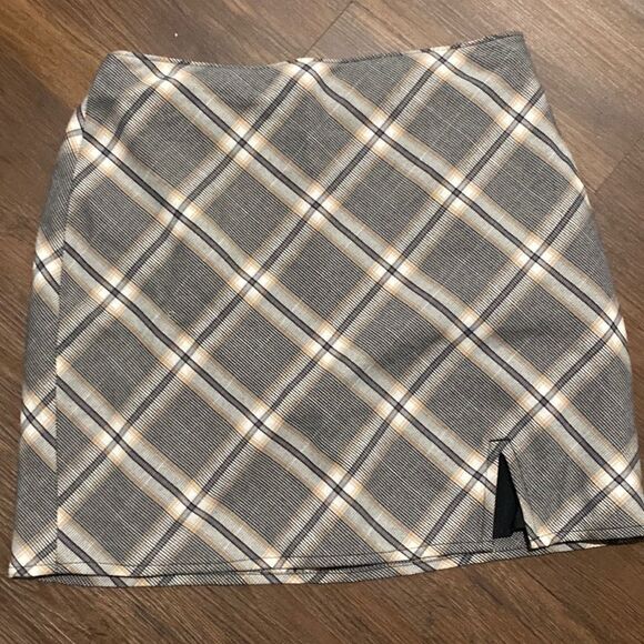 Abercrombie & Fitch Dresses & Skirts - A&F Plaid Open Slit Mini Skirt